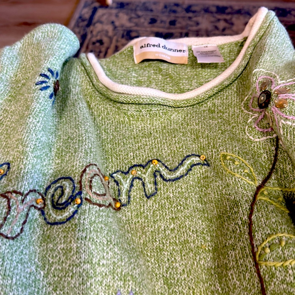 Long sleeve fall sweater. Says dream, love, smile.